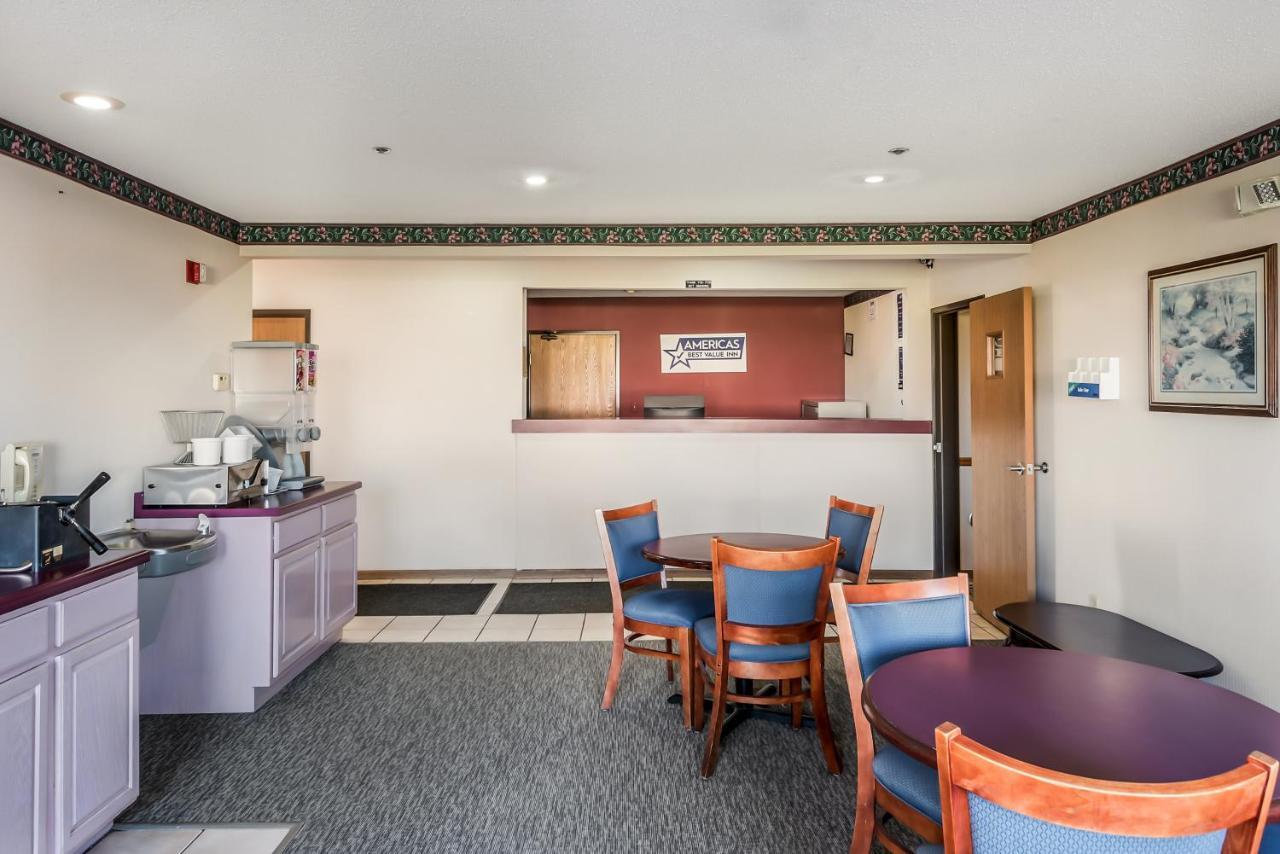 Americas Best Value Inn-Wenona Экстерьер фото