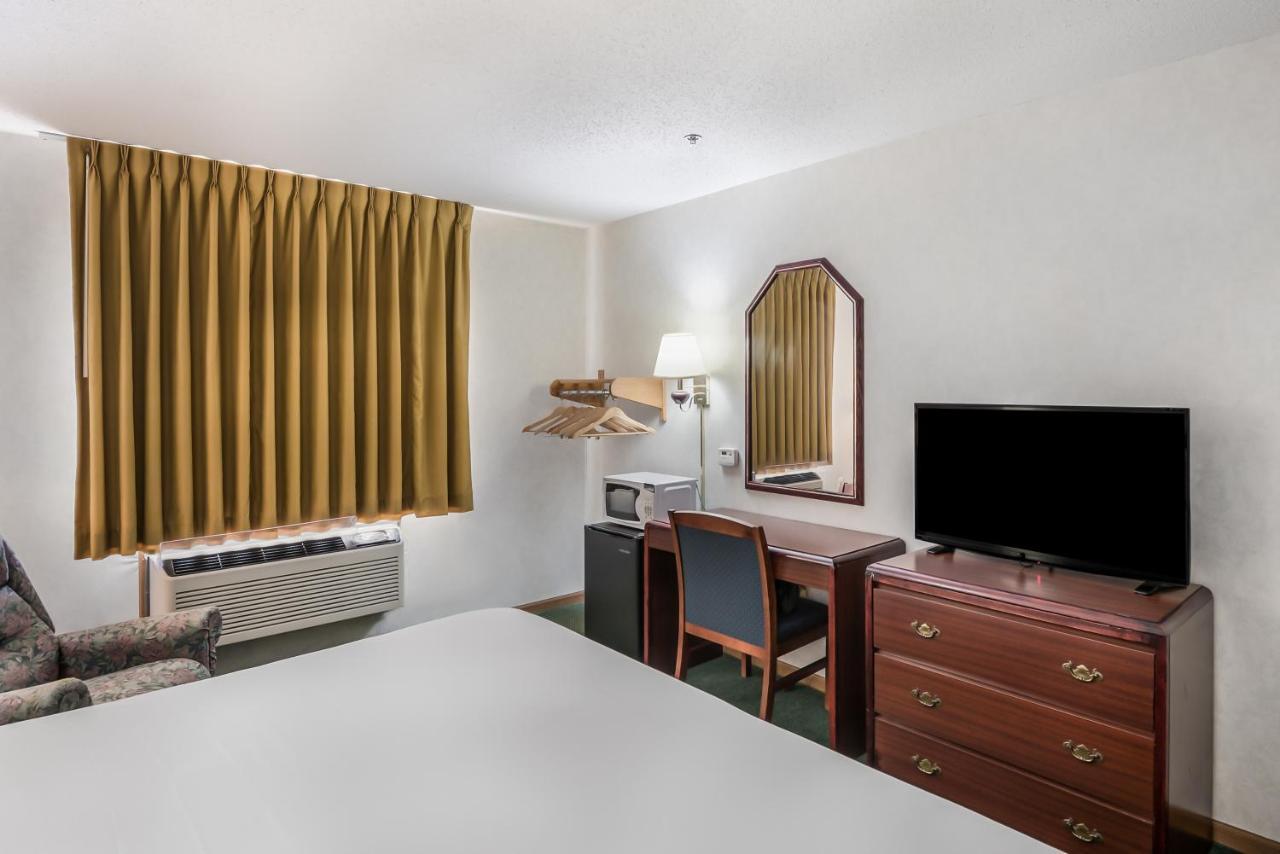 Americas Best Value Inn-Wenona Экстерьер фото