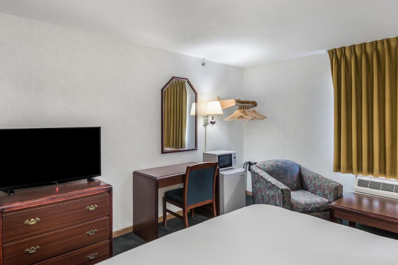 Americas Best Value Inn-Wenona Экстерьер фото