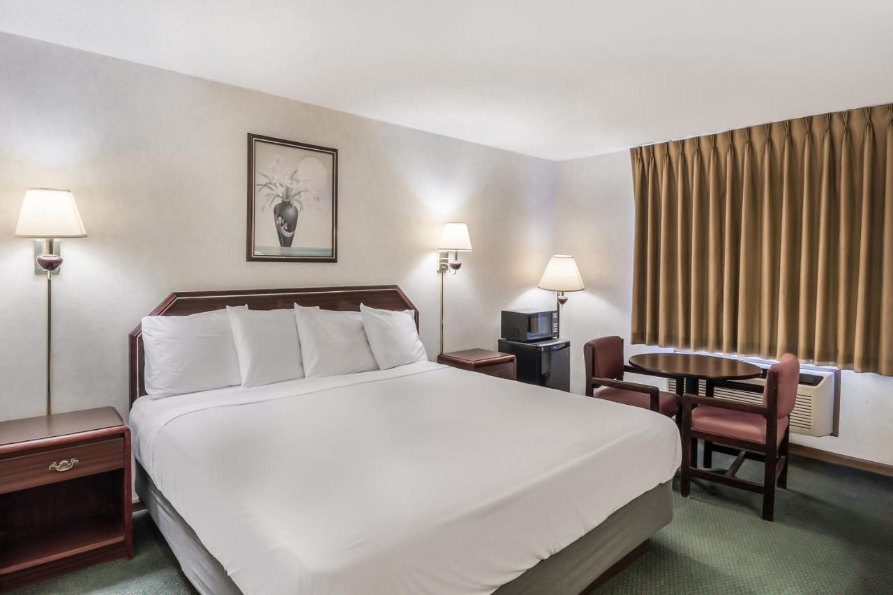 Americas Best Value Inn-Wenona Экстерьер фото