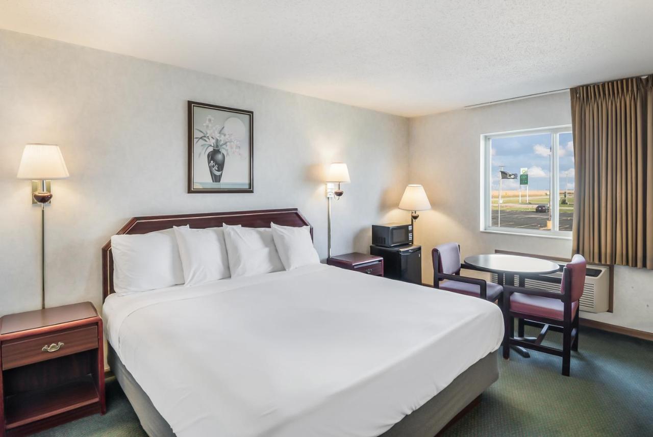 Americas Best Value Inn-Wenona Экстерьер фото