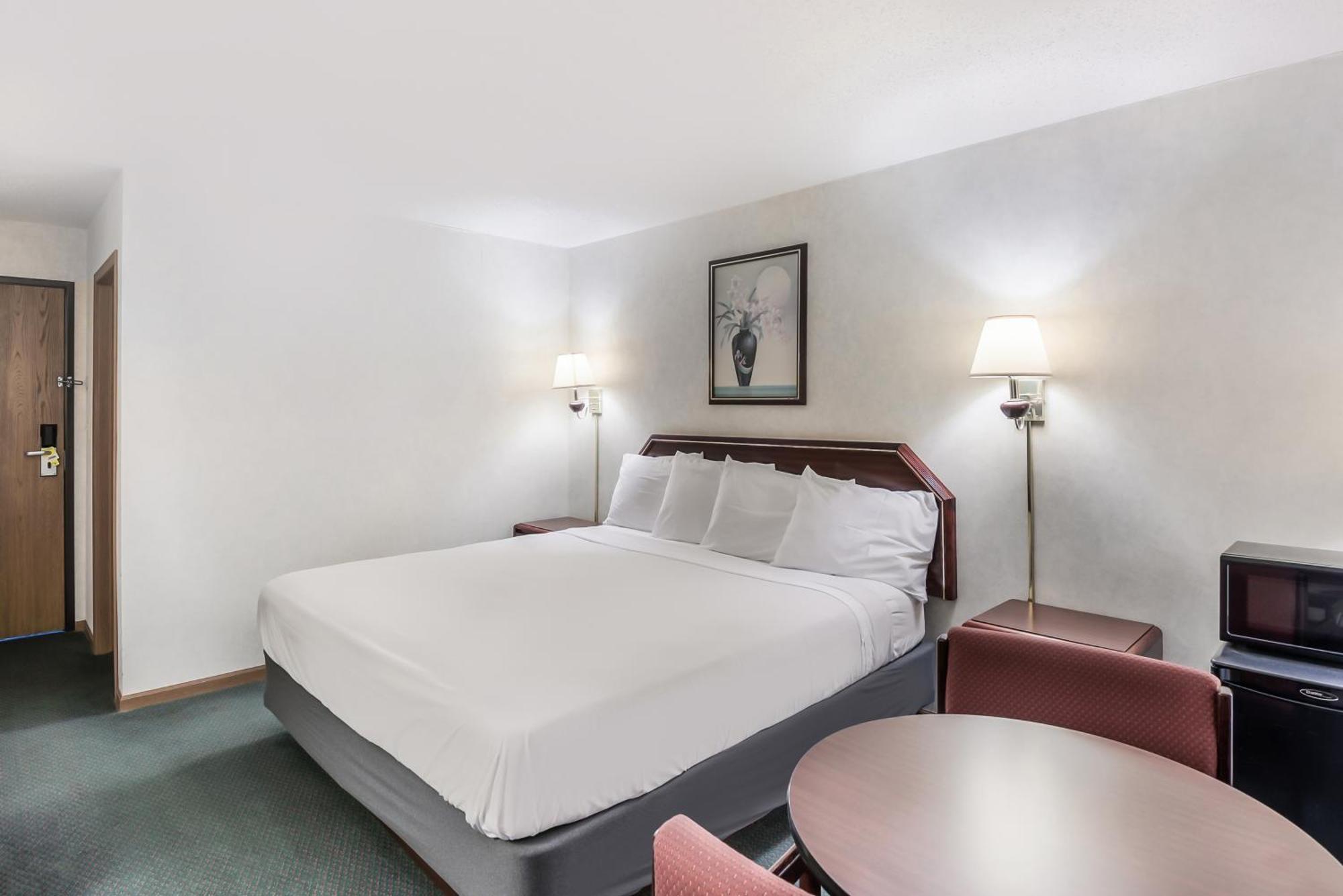 Americas Best Value Inn-Wenona Экстерьер фото