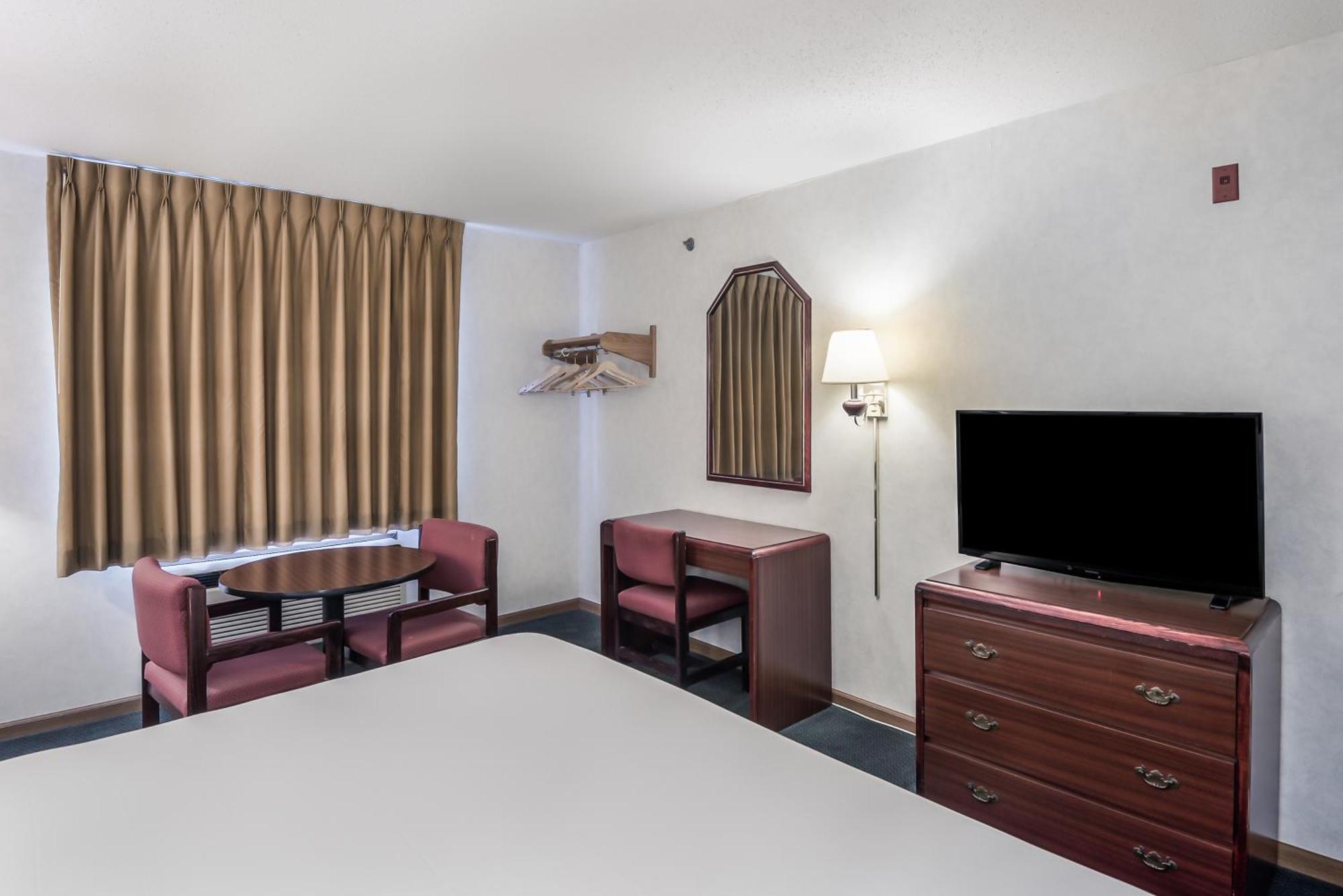 Americas Best Value Inn-Wenona Экстерьер фото
