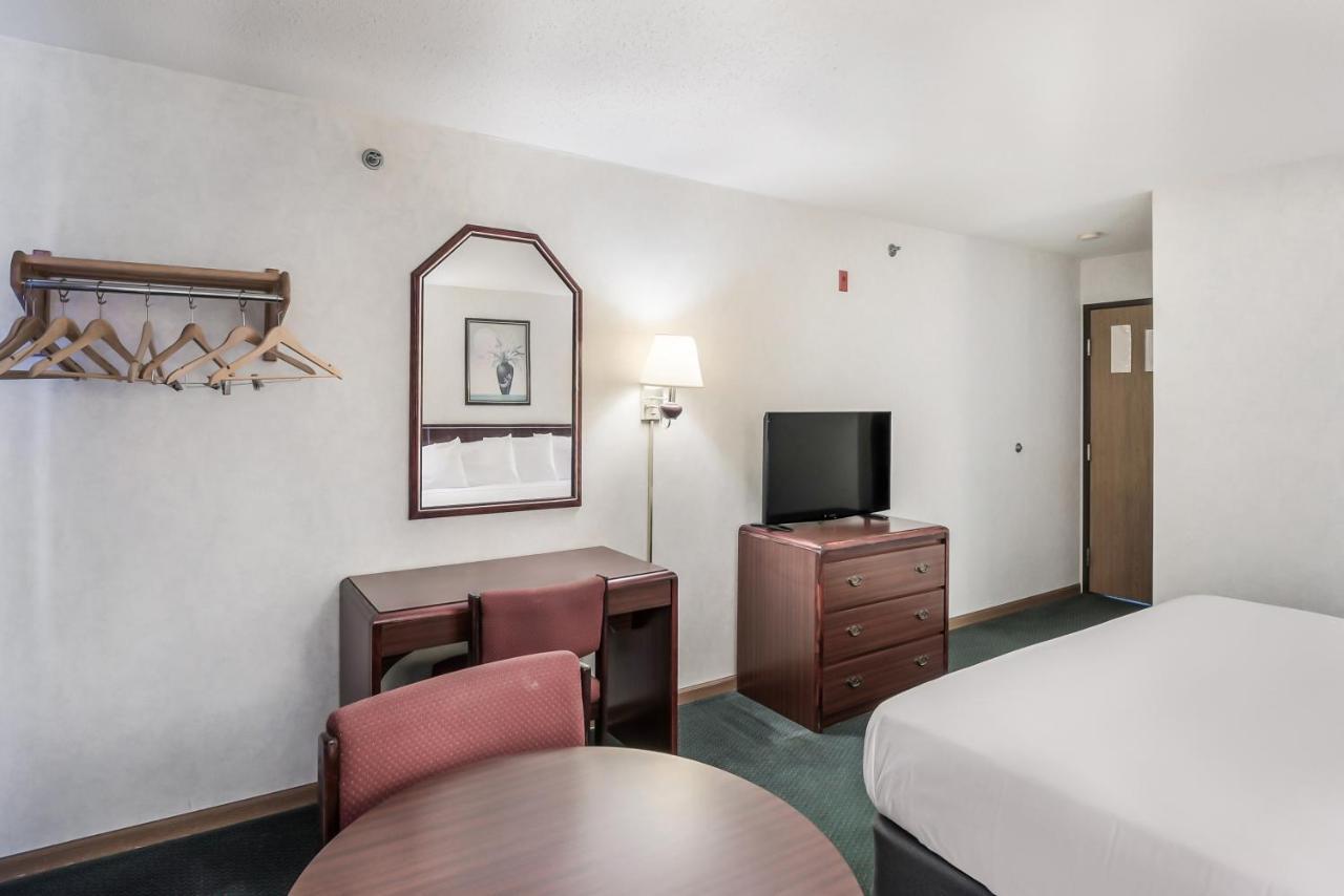 Americas Best Value Inn-Wenona Экстерьер фото