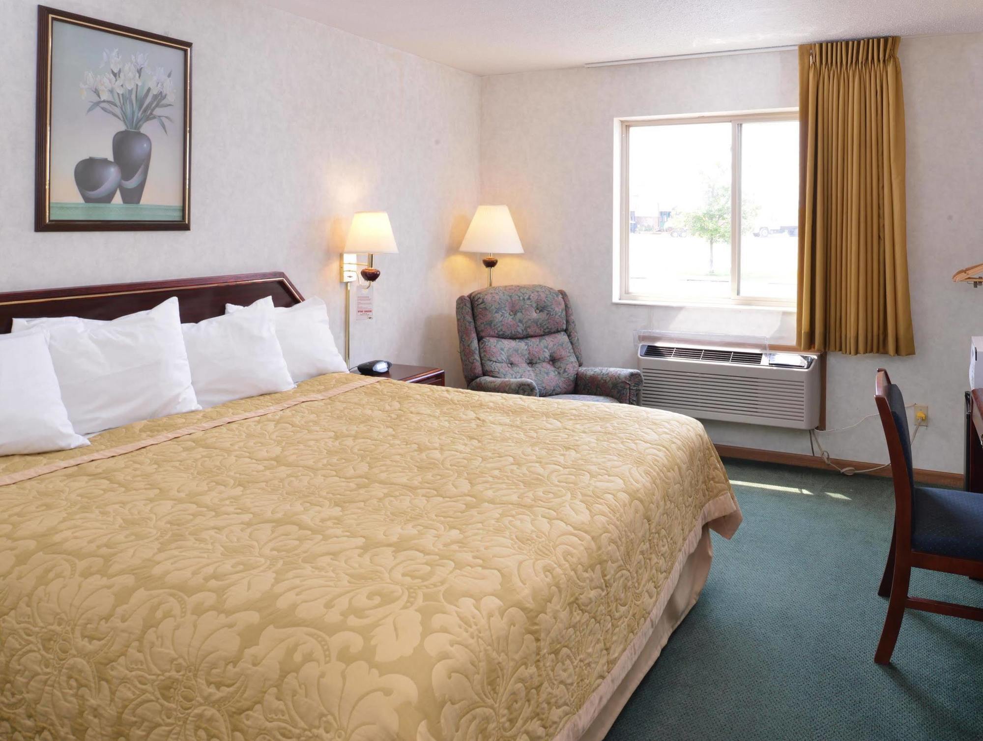Americas Best Value Inn-Wenona Экстерьер фото