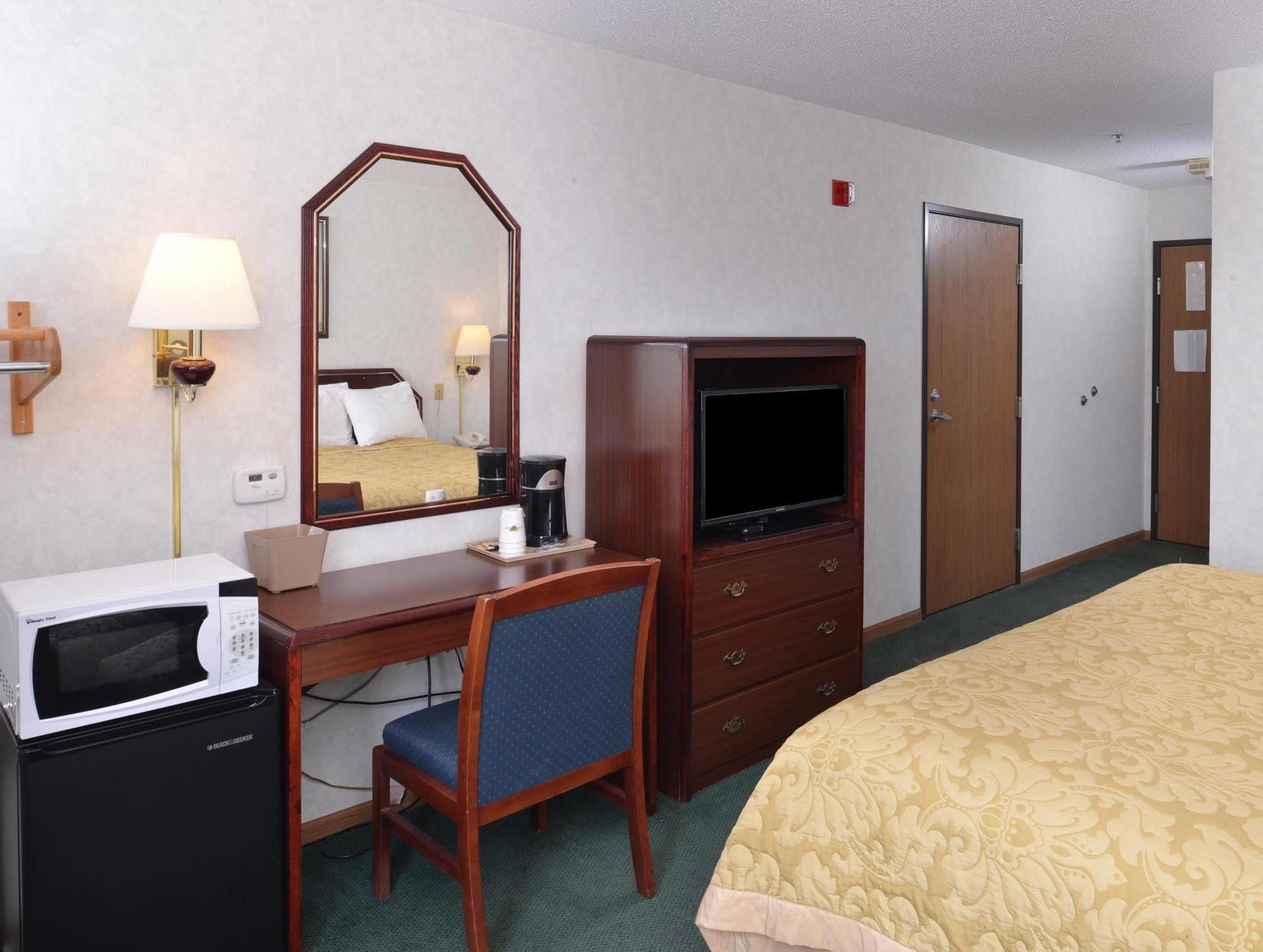 Americas Best Value Inn-Wenona Экстерьер фото